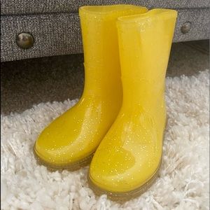 Sparkly yellow rain boots